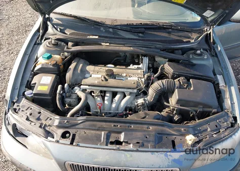 2002 Volvo V70 2.4 A/2.4 A Sr/2.4 M из США, поврежденный, VIN YV1SW61R422238071